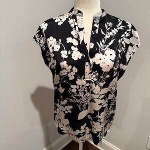 VINCE XS SILK BLACK AND WHITE TOP